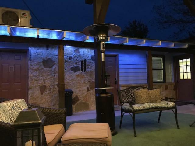 Square Inn Wimberley Exteriör bild